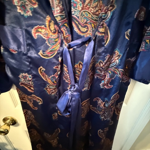 Elegant Navy Paisley Women's Robe - Picture 7 of 7